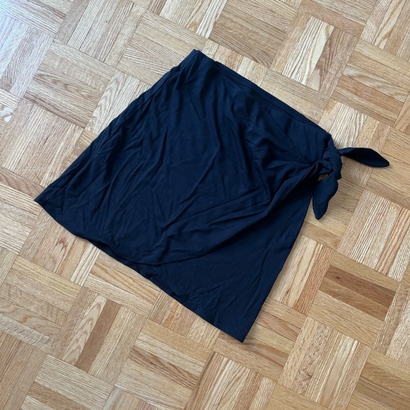 Wilfred black Saturn mini skirt - Picture 2 of 4